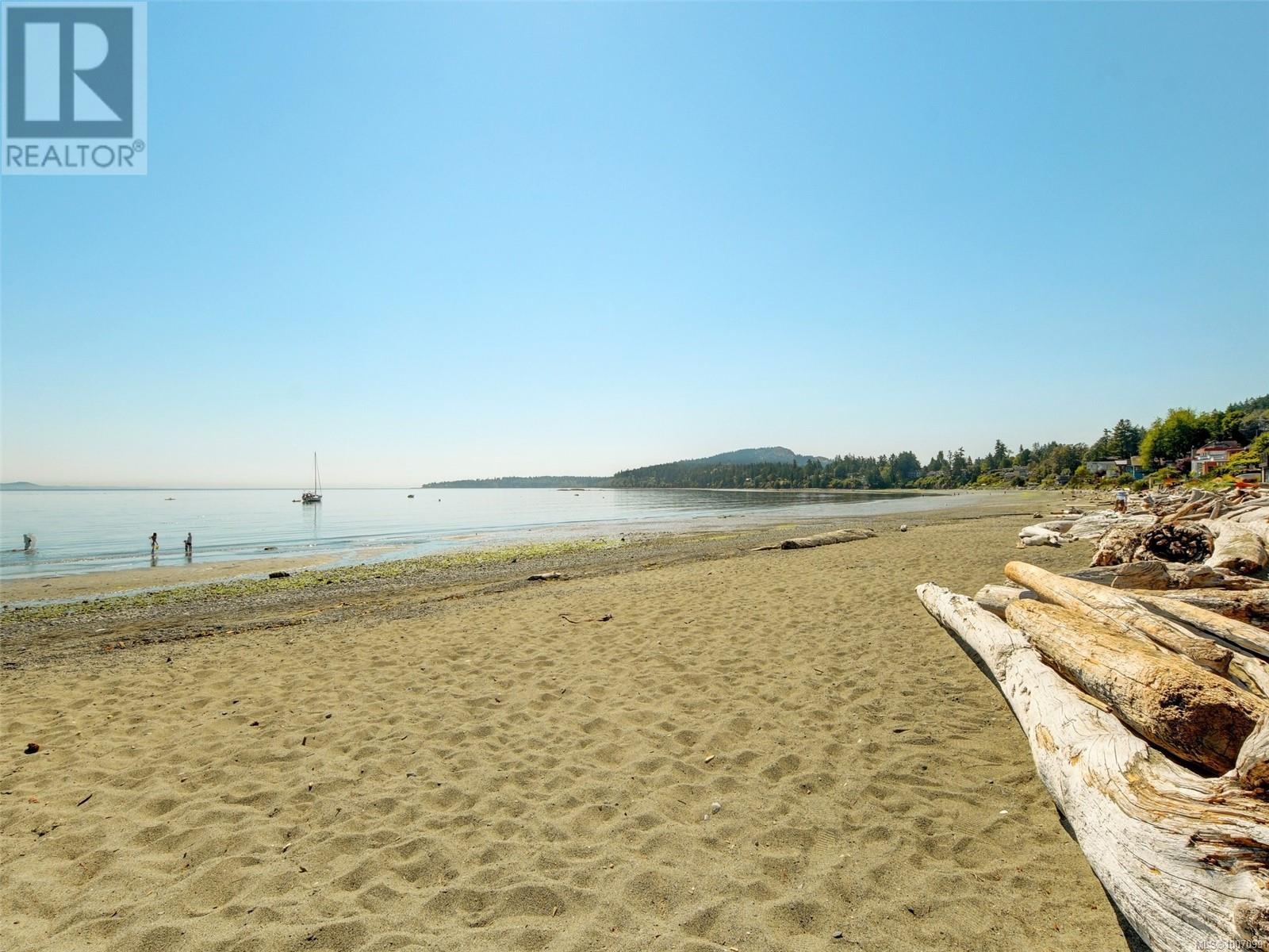 Photo 52 of 775 Menawood Pl, Saanich BC