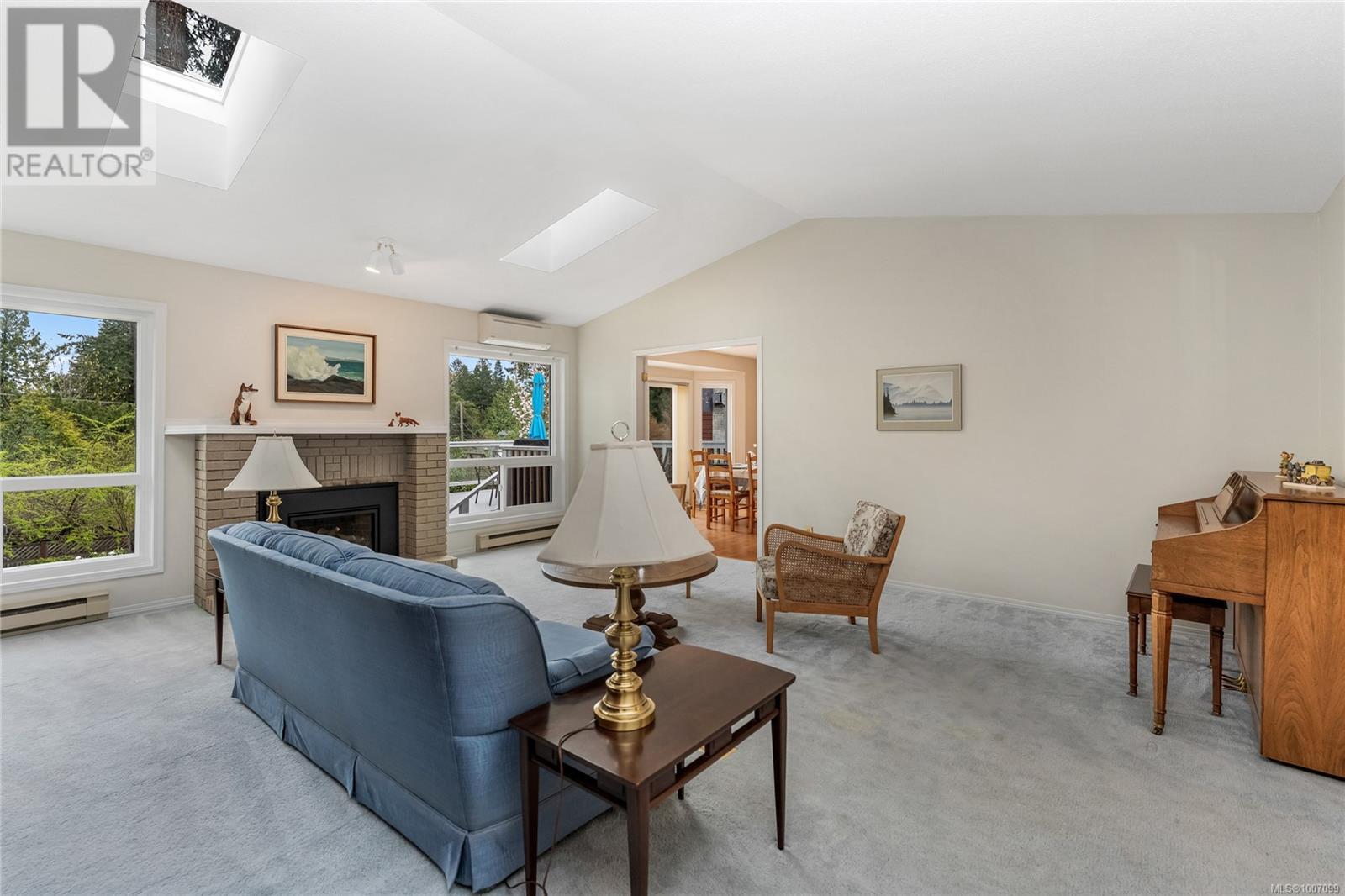 Photo 7 of 775 Menawood Pl, Saanich BC