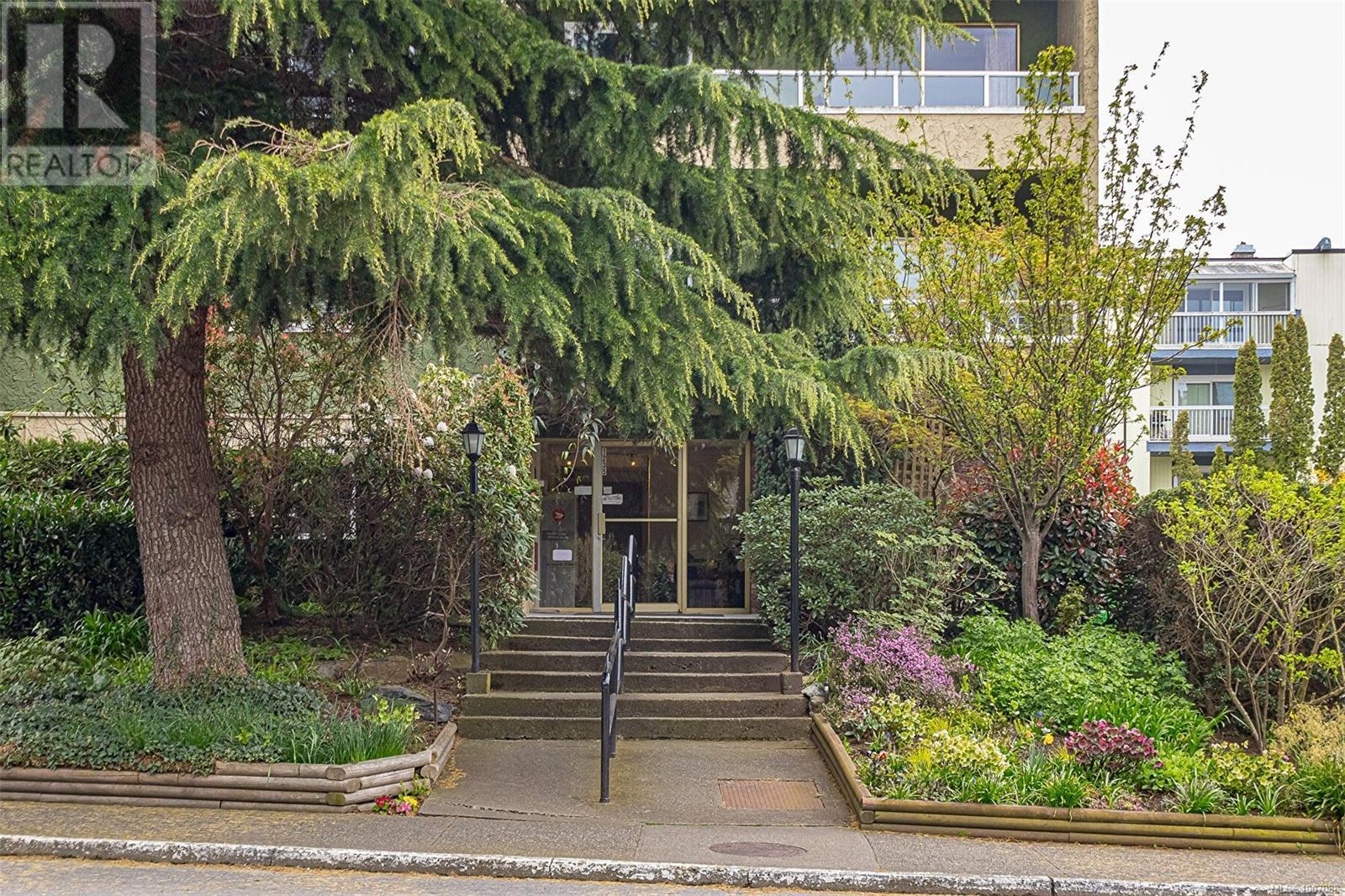 Photo 3 of 301 1235 Johnson St, Victoria BC