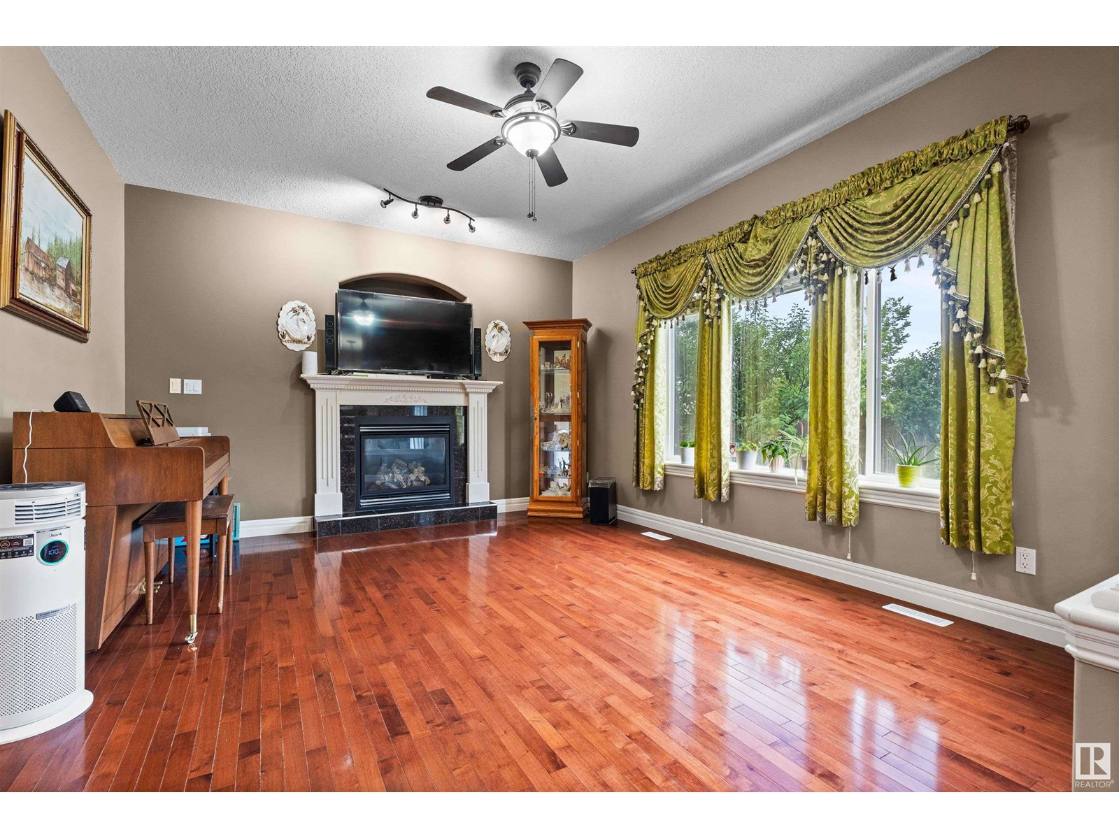 Photo 10 of 7918 7 Av Sw, Edmonton AB