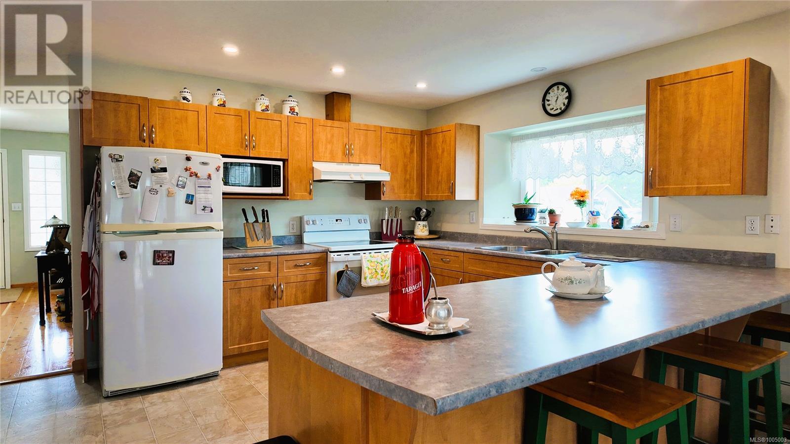 Photo 6 of 601 Azalea Pl, Campbell River BC