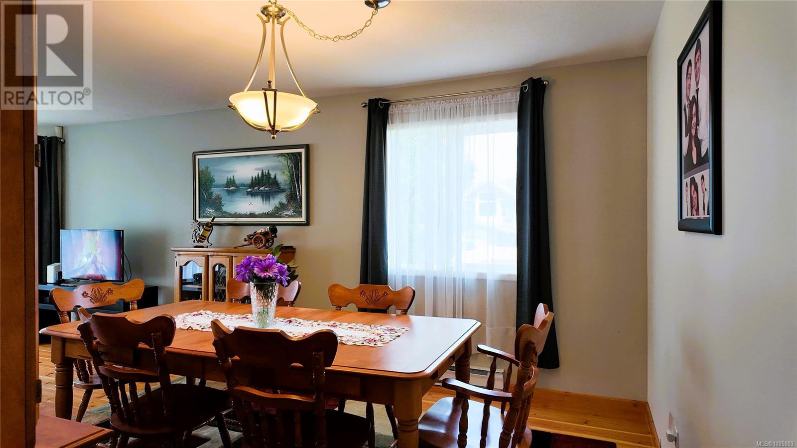 Photo 13 of 601 Azalea Pl, Campbell River BC