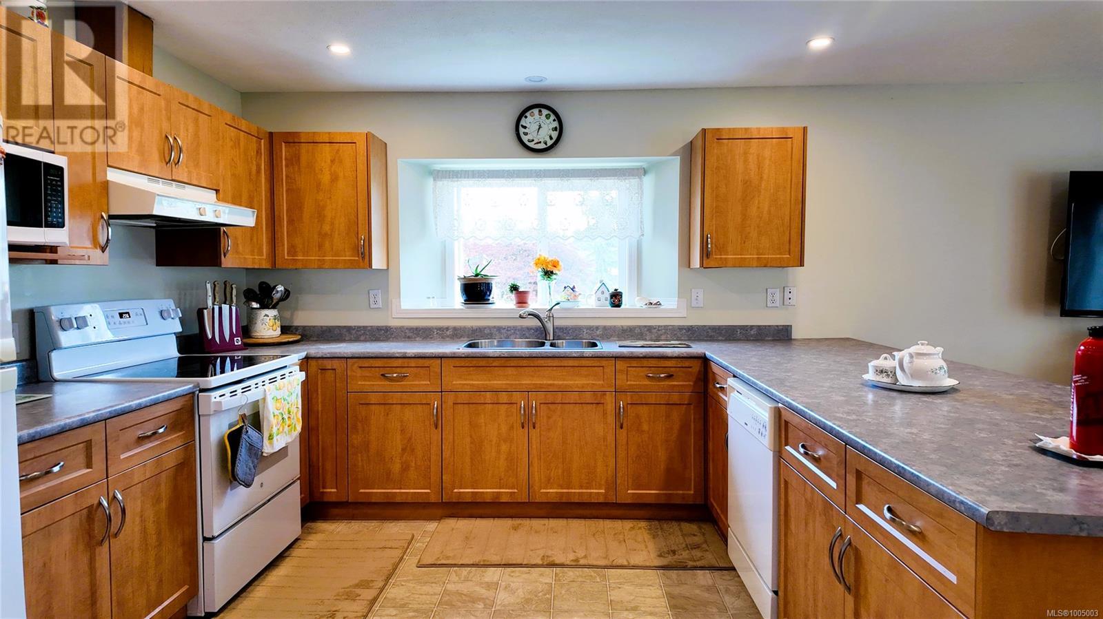 Photo 7 of 601 Azalea Pl, Campbell River BC
