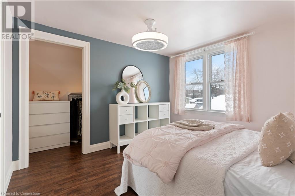 Photo 16 of 18 Flanders Avenue, St Catharines ON