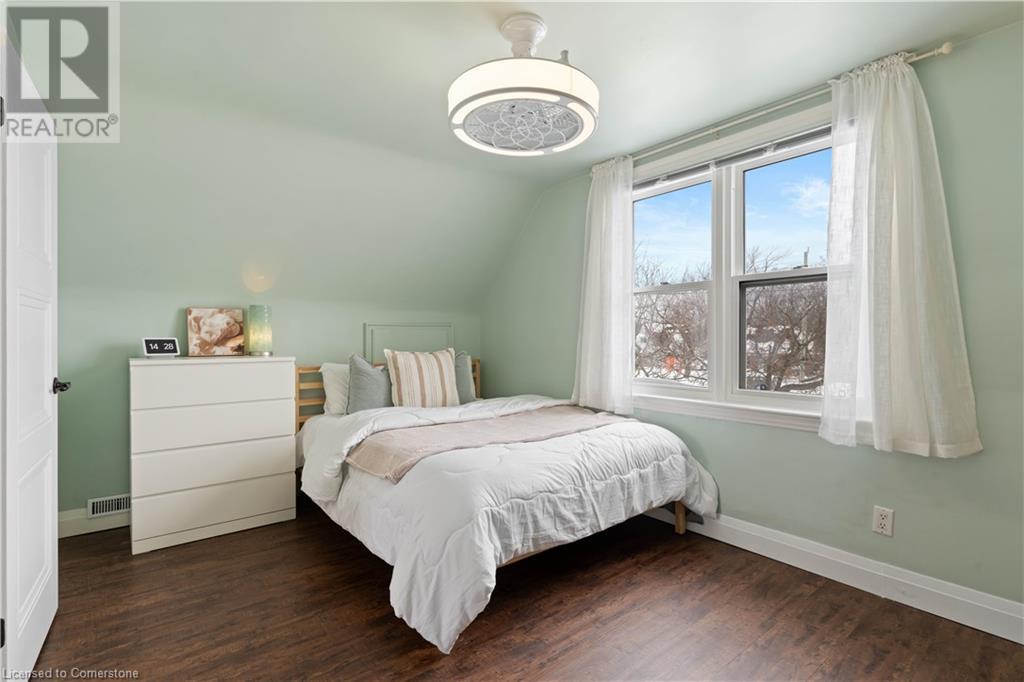 Photo 22 of 18 Flanders Avenue, St Catharines ON