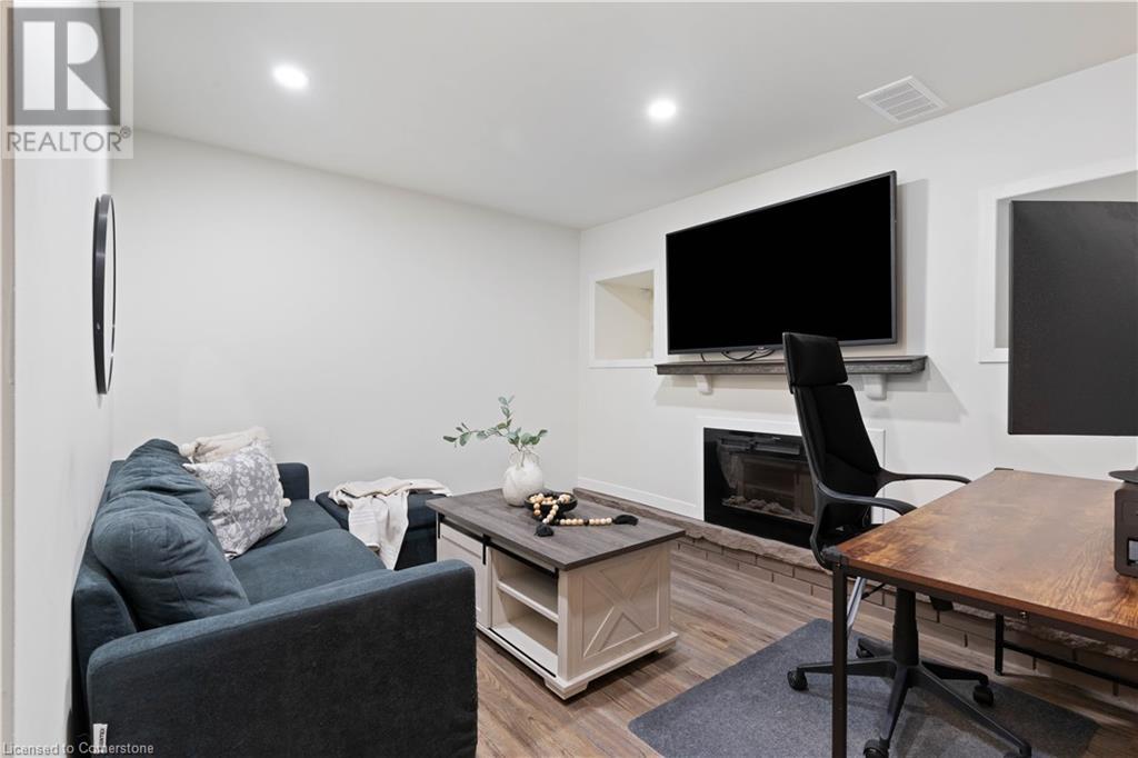 Photo 21 of 18 Flanders Avenue, St Catharines ON