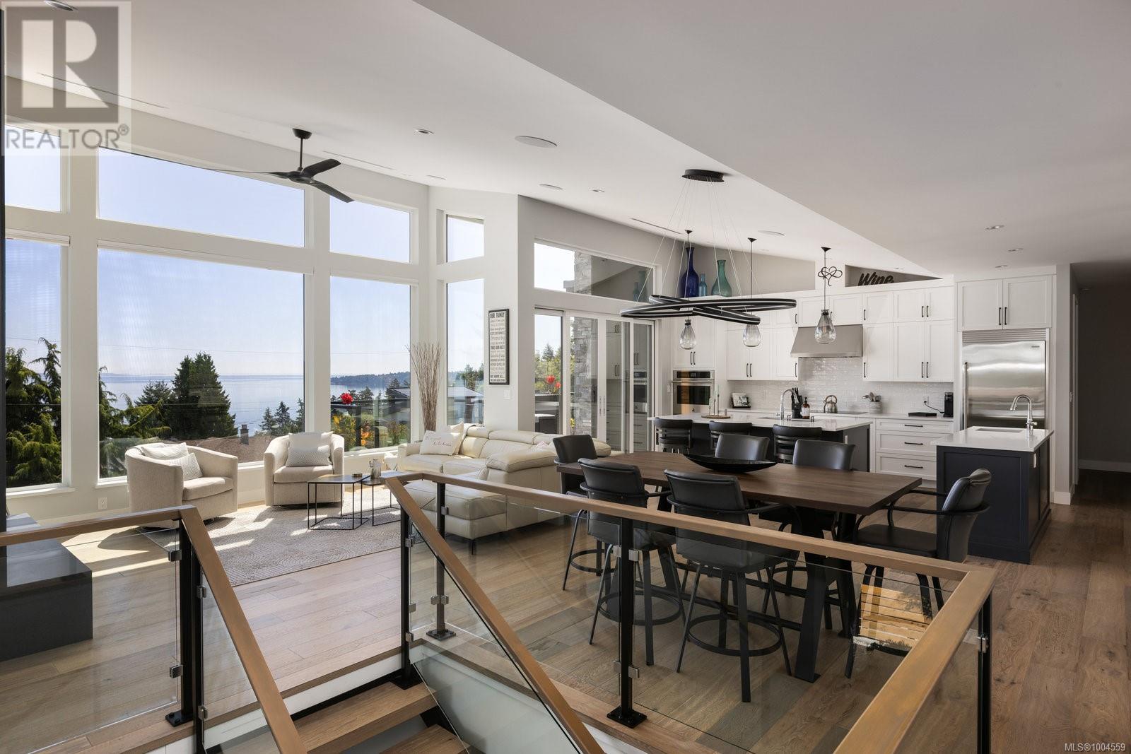 928 Claremont Ave, Saanich