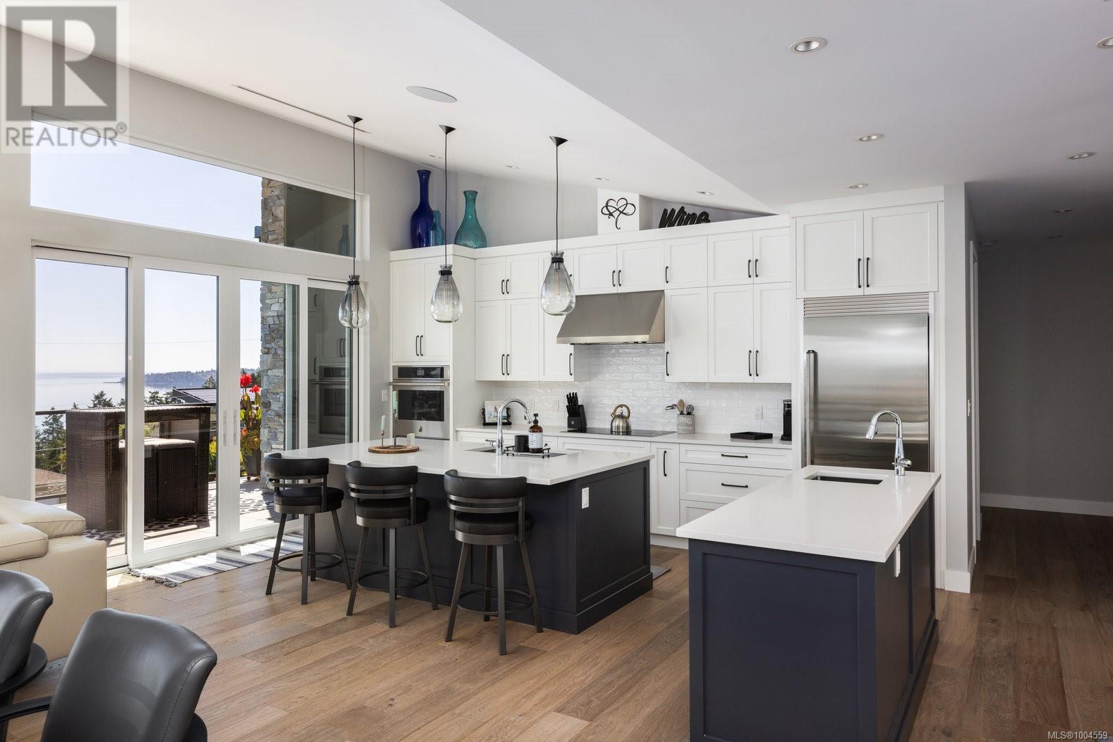 928 Claremont Ave, Saanich