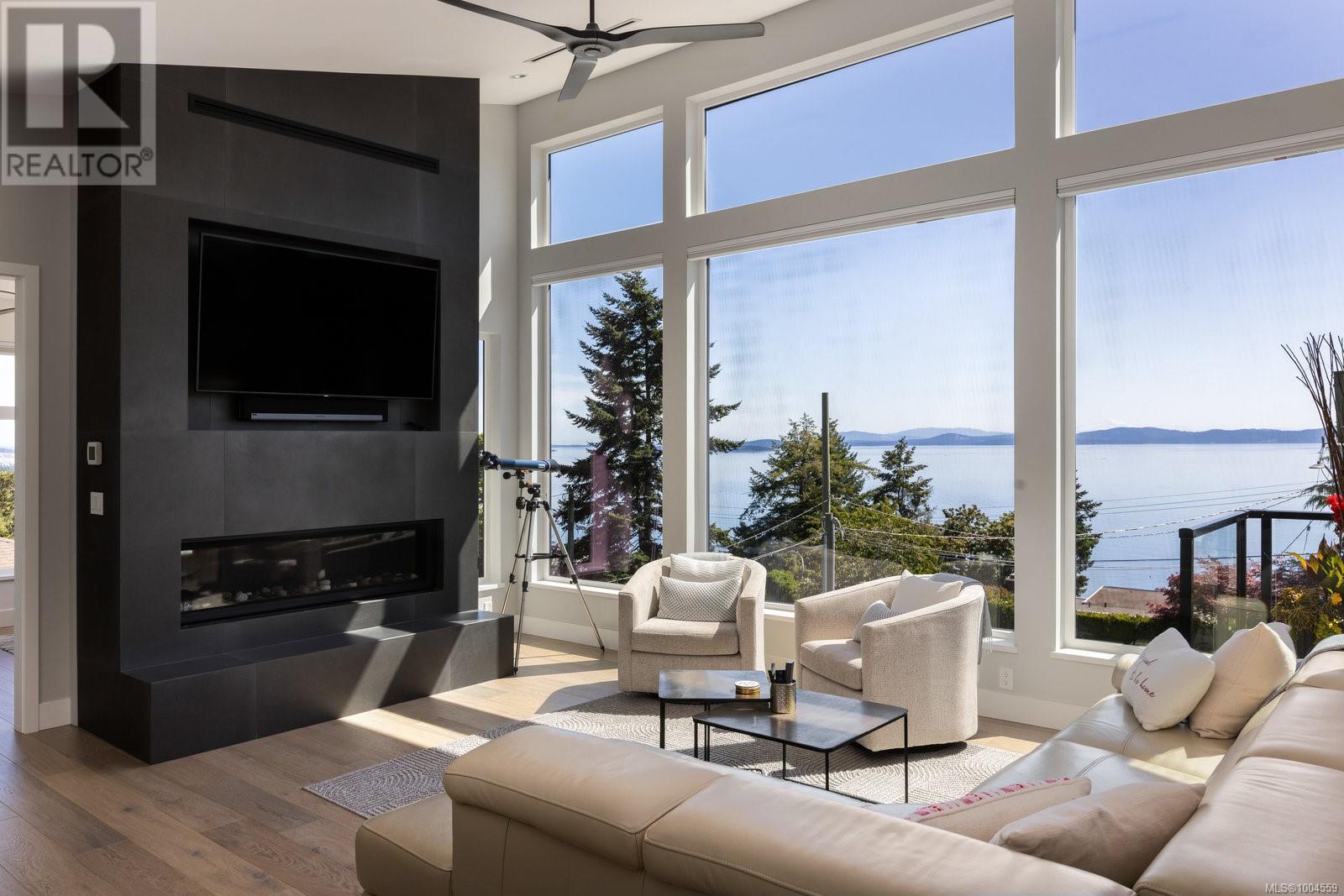 928 Claremont Ave, Saanich
