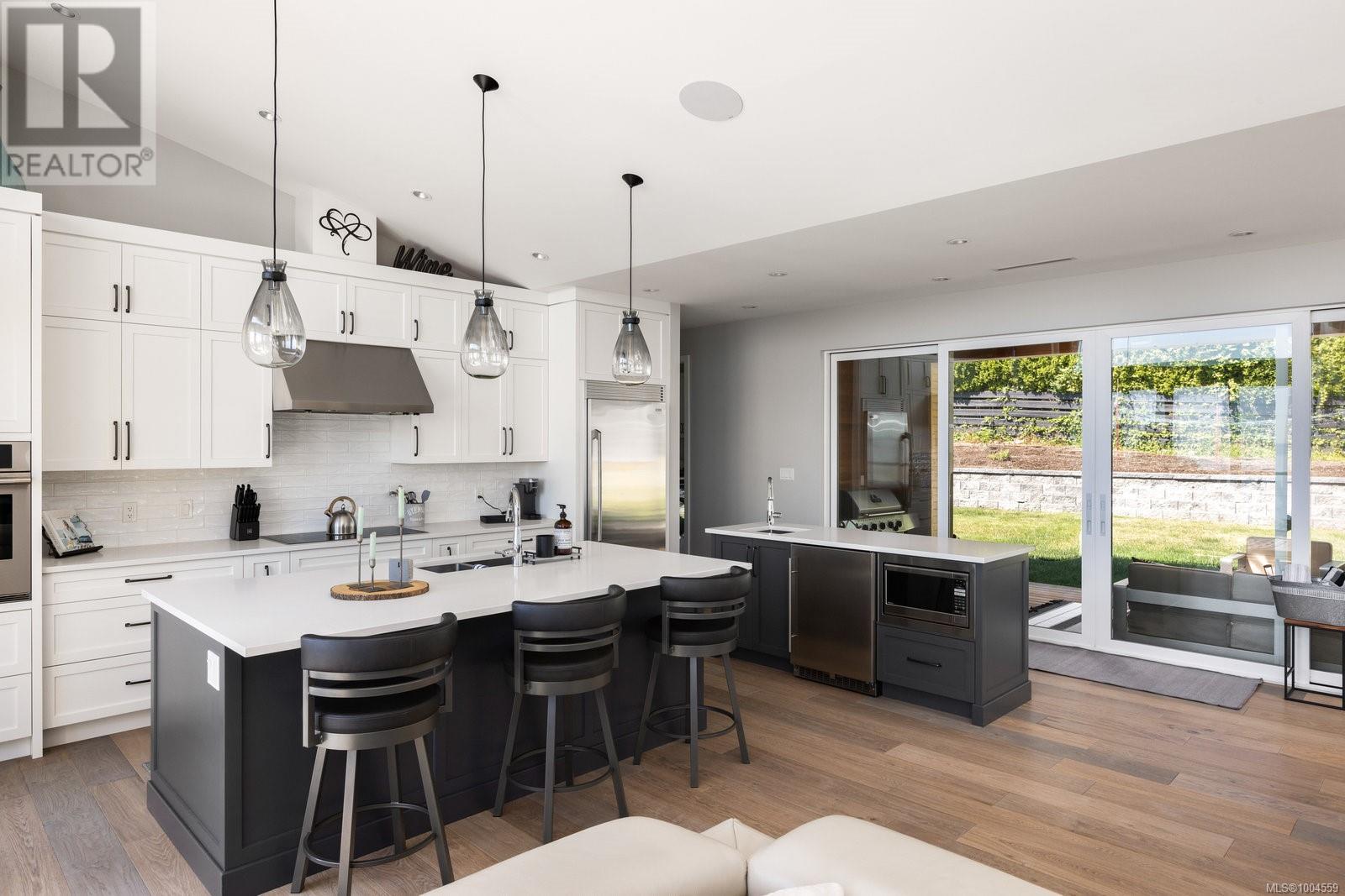 928 Claremont Ave, Saanich