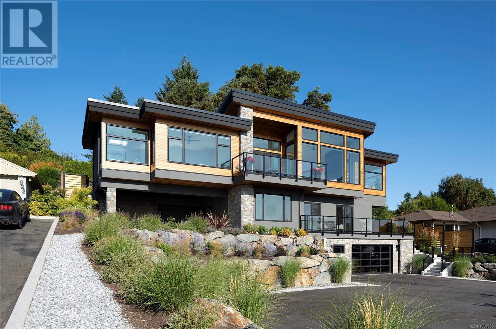 928 Claremont Ave, Saanich