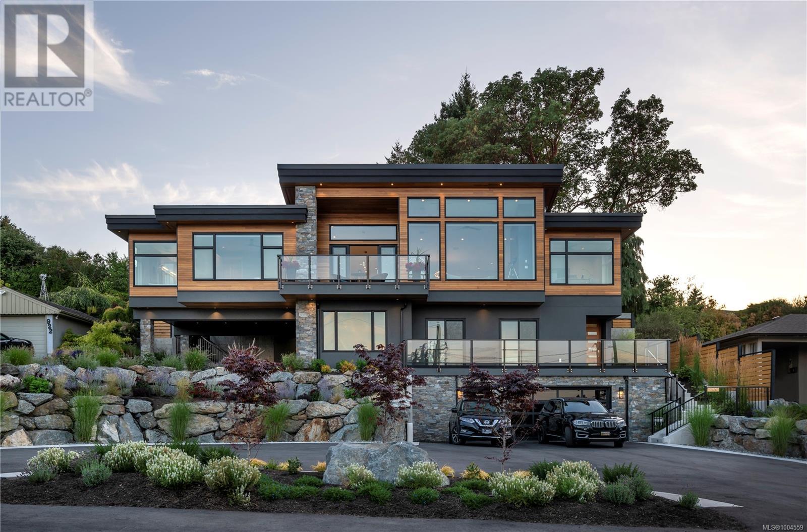 928 Claremont Ave, Saanich