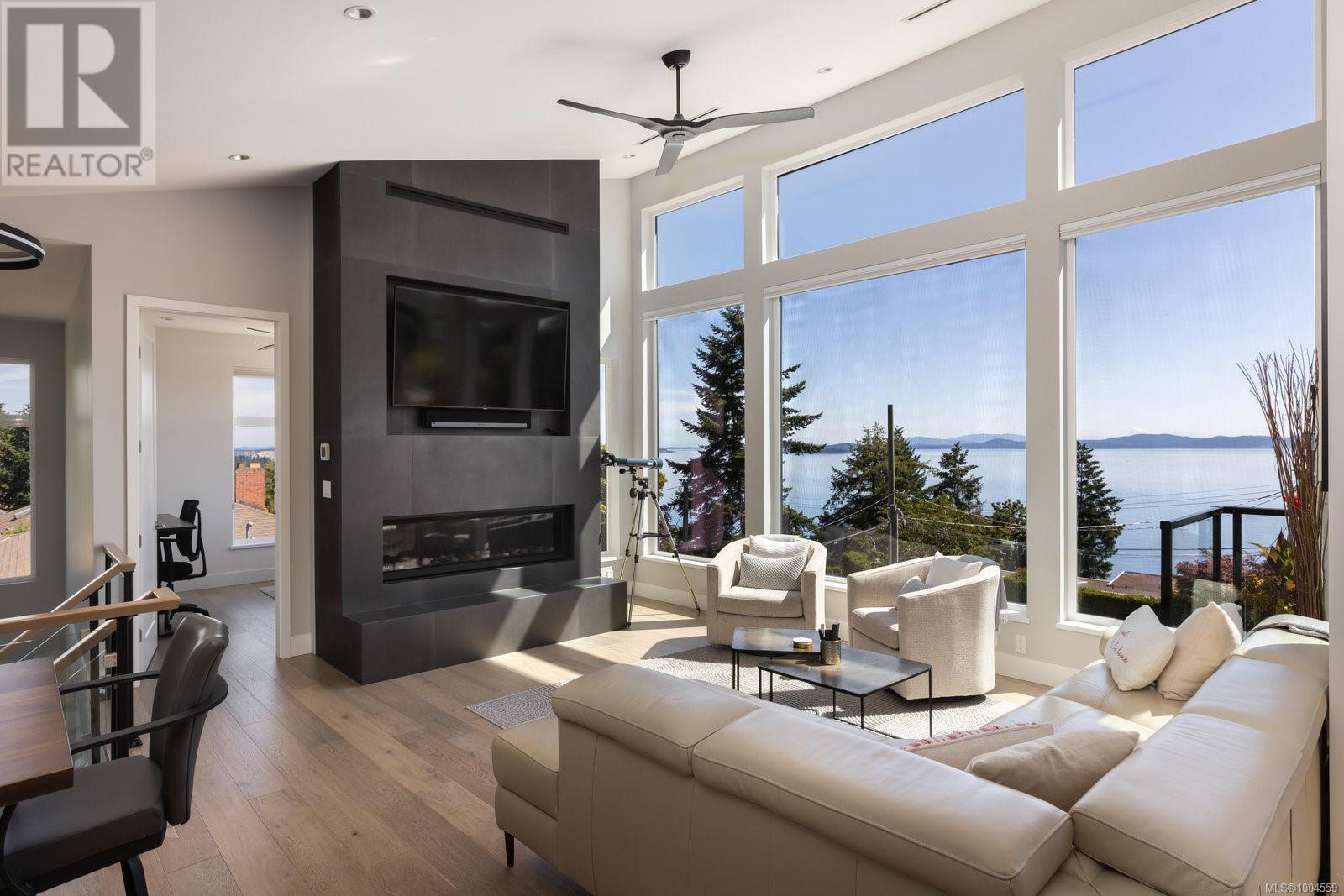 928 Claremont Ave, Saanich