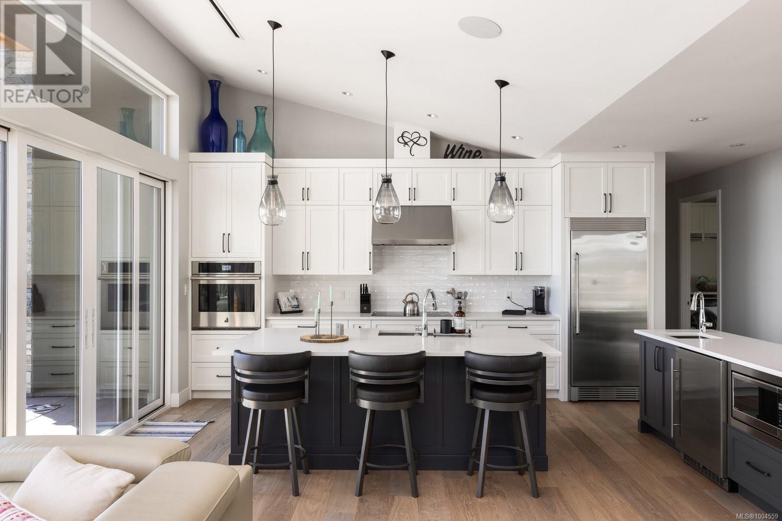 928 Claremont Ave, Saanich