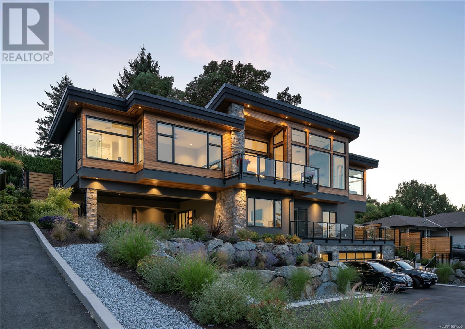 928 Claremont Ave, Saanich