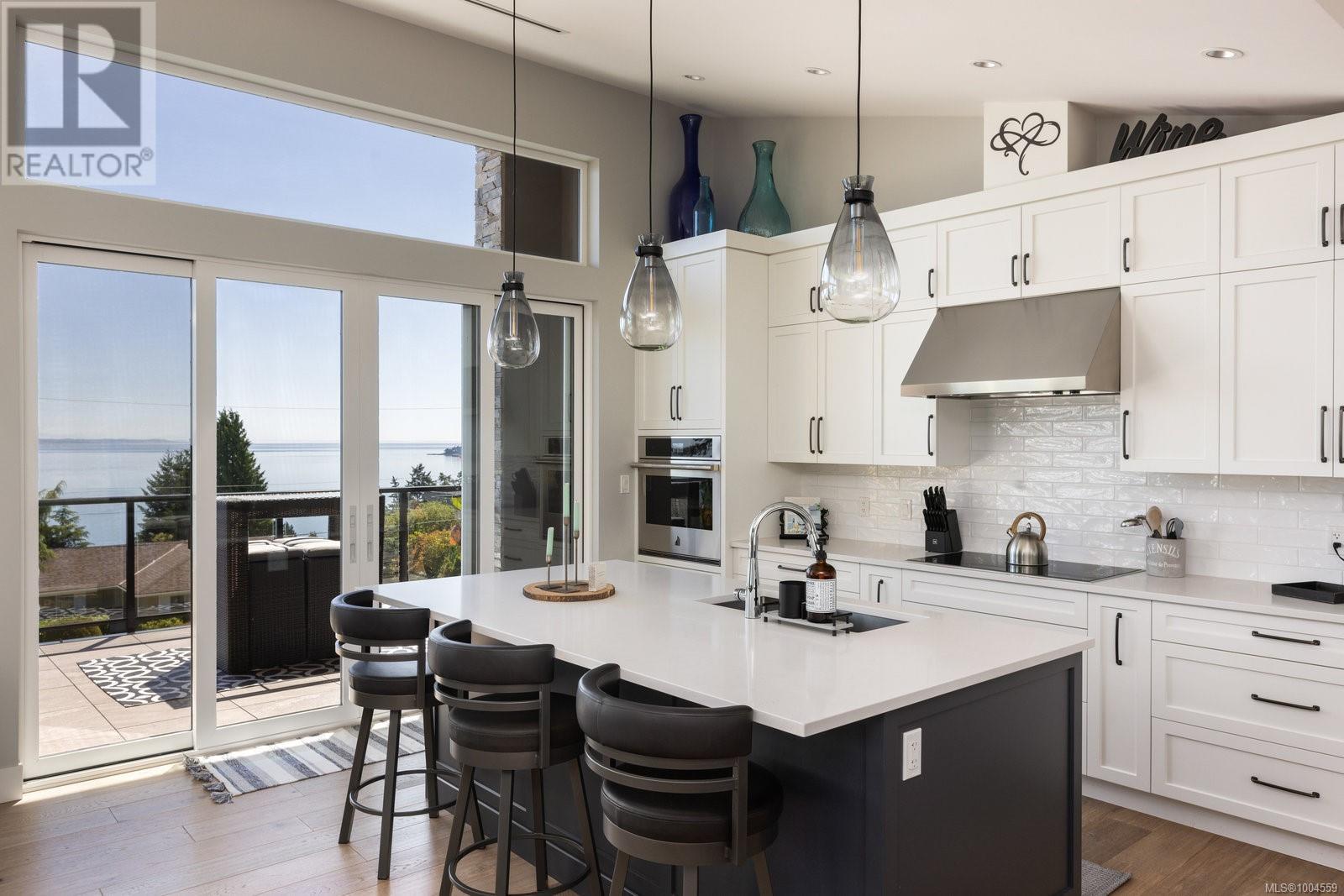 928 Claremont Ave, Saanich