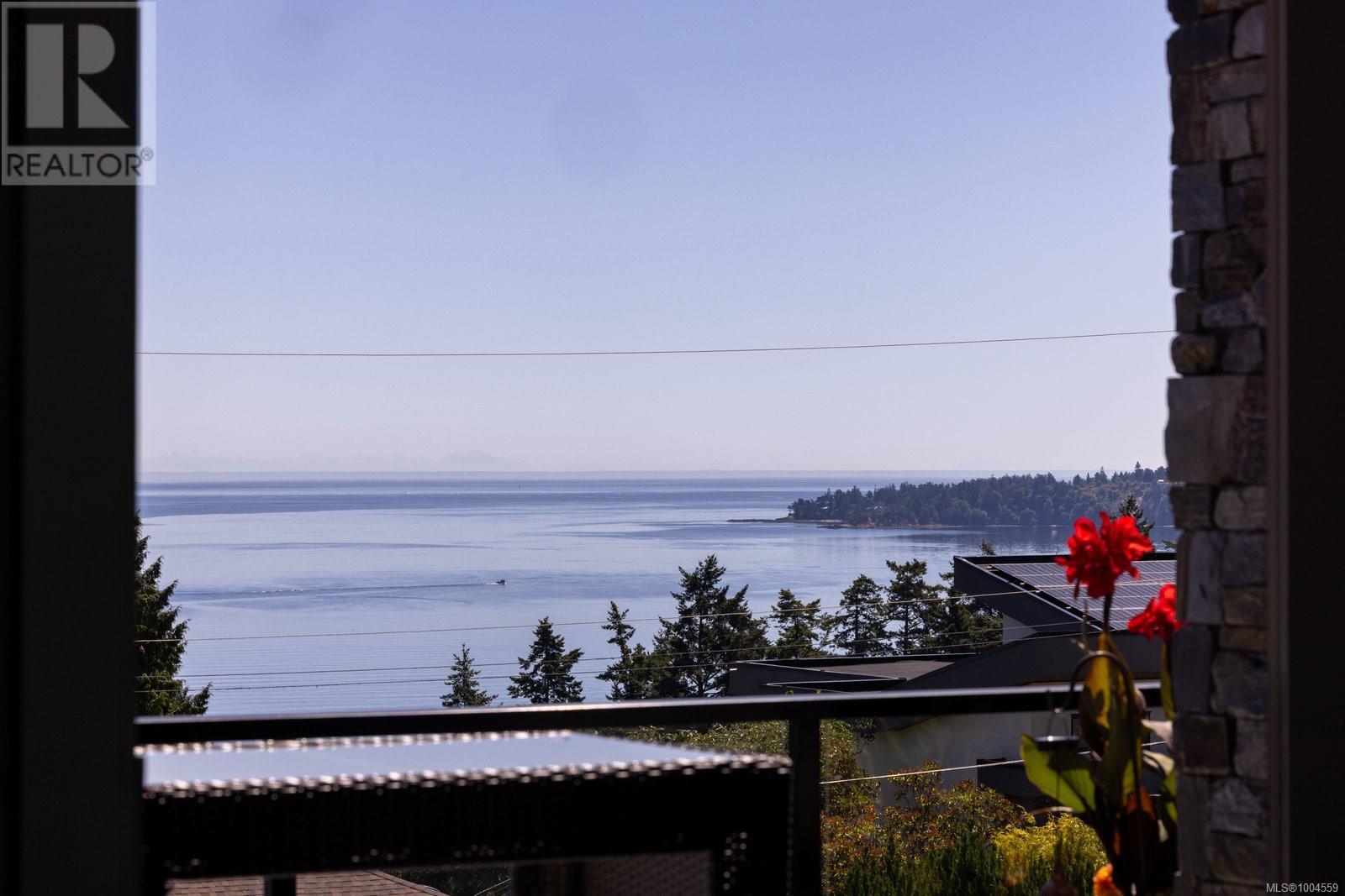 928 Claremont Ave, Saanich