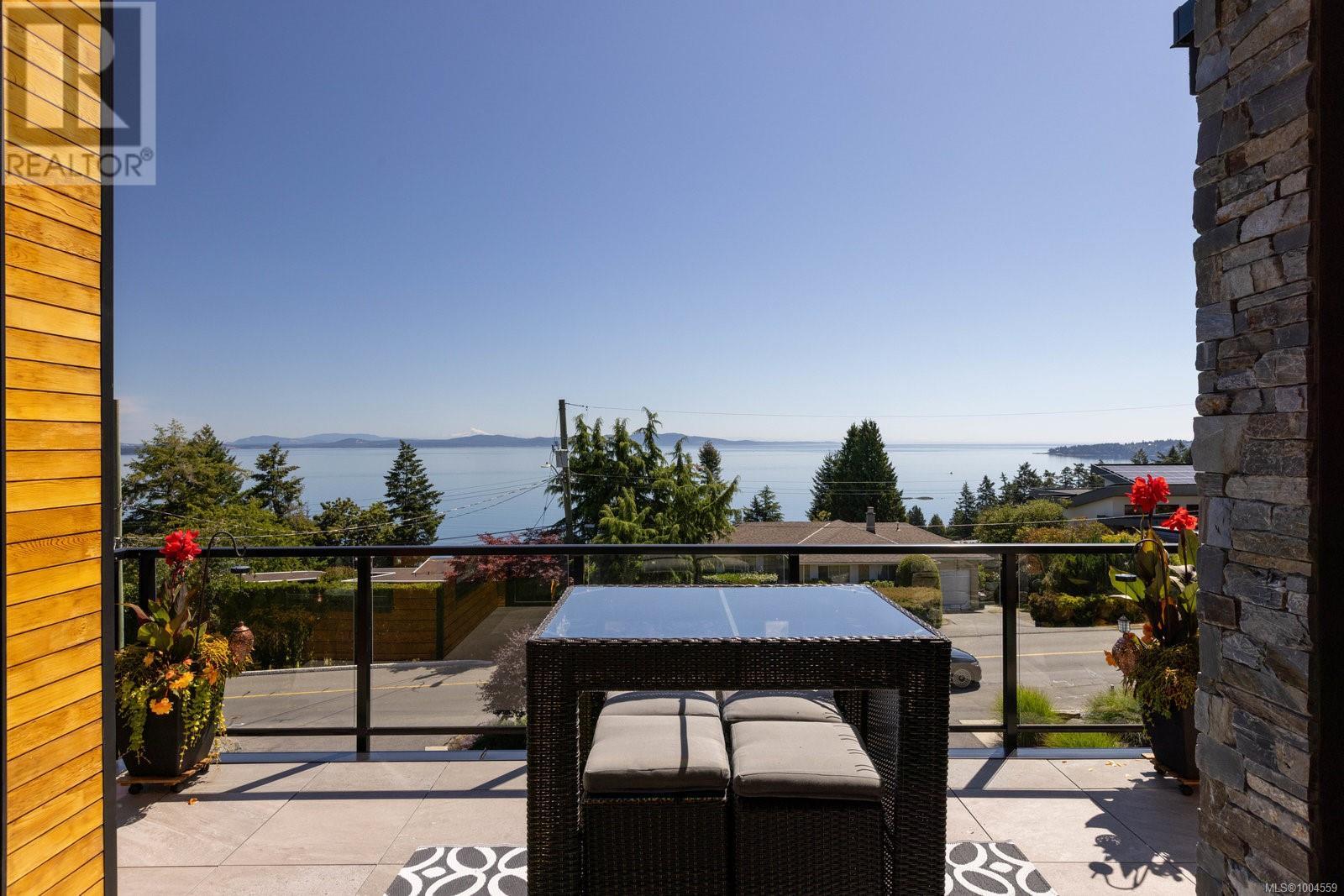 928 Claremont Ave, Saanich