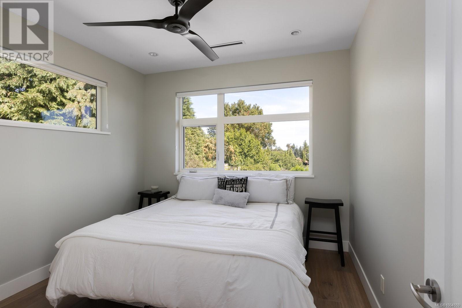 928 Claremont Ave, Saanich