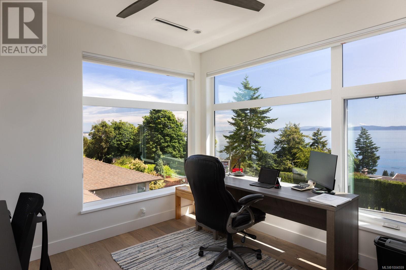 928 Claremont Ave, Saanich
