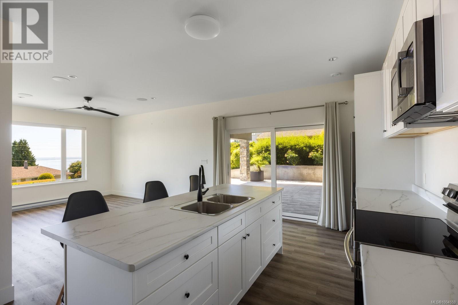 928 Claremont Ave, Saanich