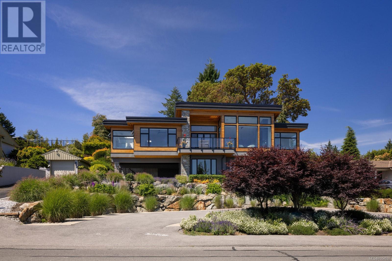 928 Claremont Ave, Saanich