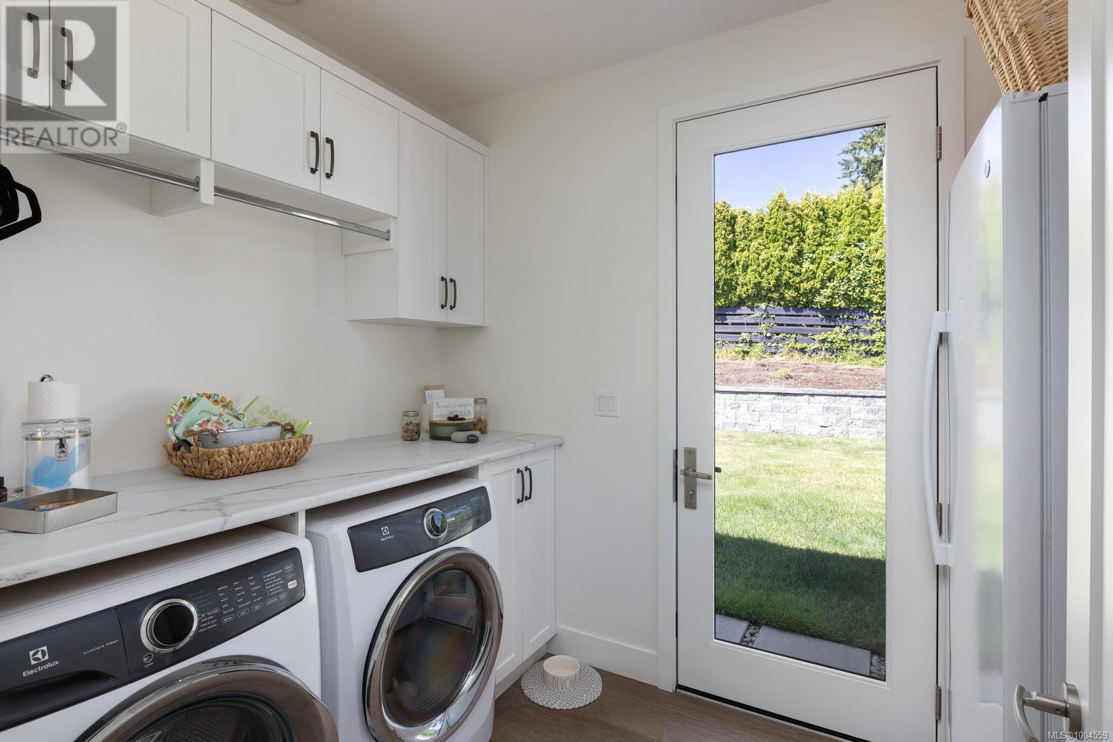 928 Claremont Ave, Saanich