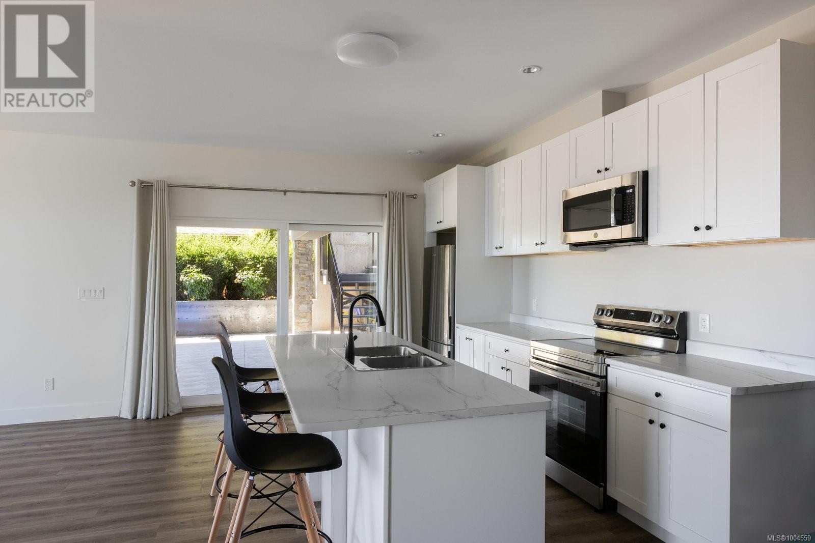 928 Claremont Ave, Saanich
