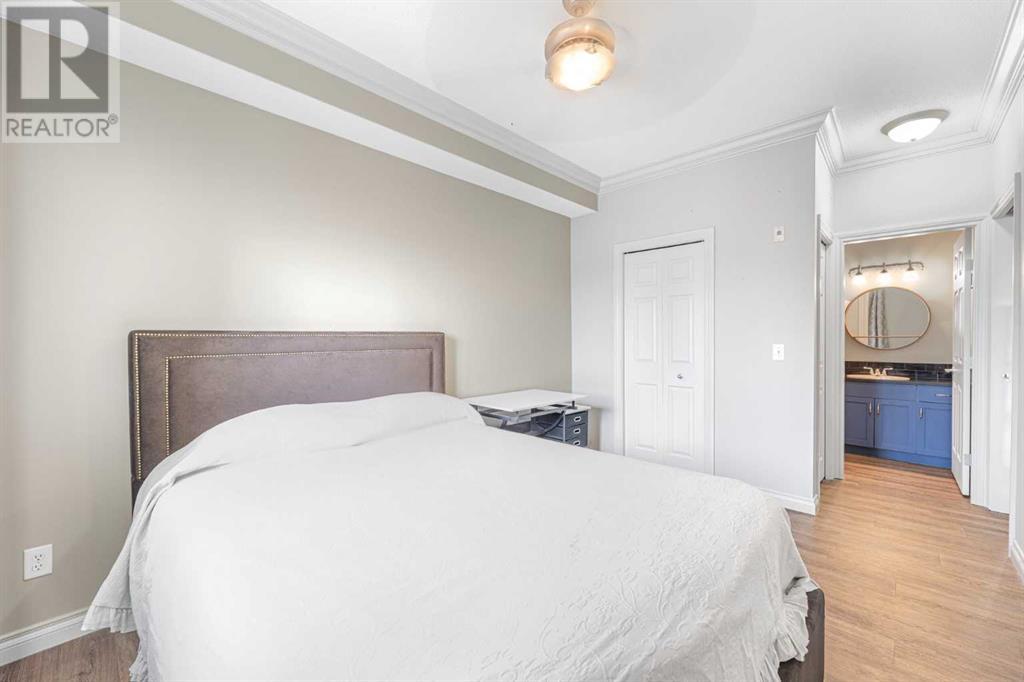 Single Family House for Sale in    Street SW Glenbrook Calgary 