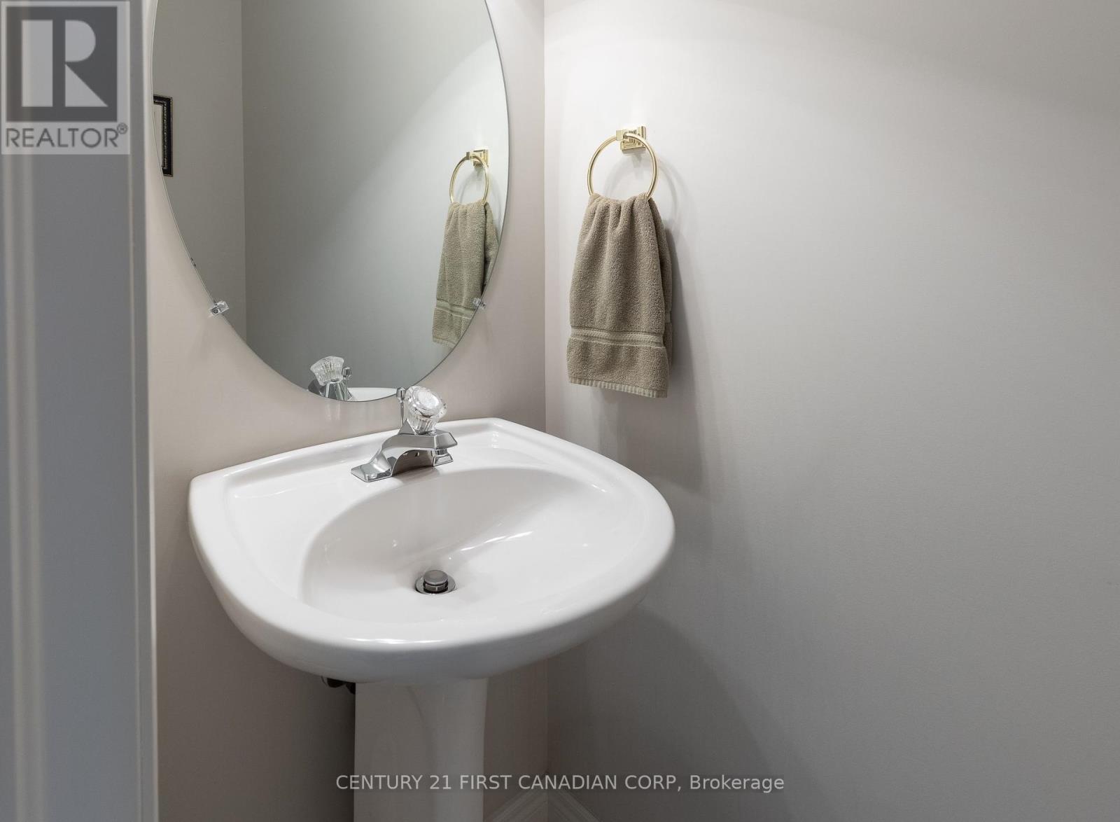 Photo 13 of 18 20 Windermere Place, St Thomas ON