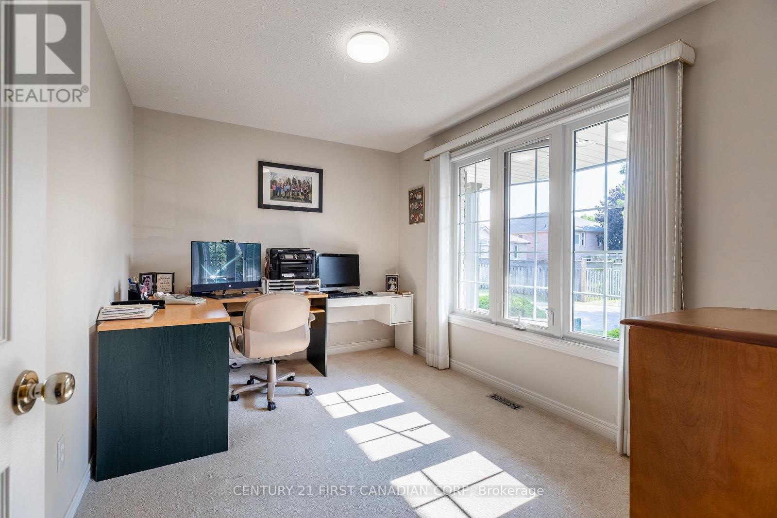 Photo 12 of 18 20 Windermere Place, St Thomas ON