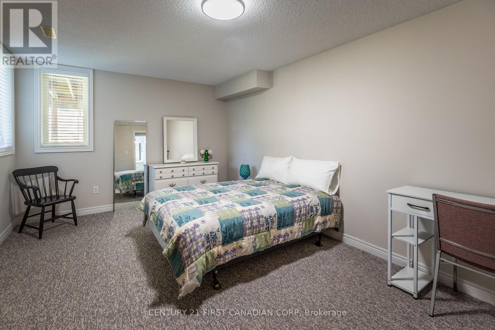 Photo 5 of 18 20 Windermere Place, St Thomas ON