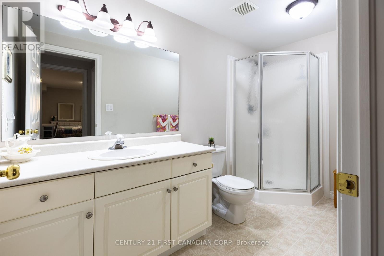 Photo 7 of 18 20 Windermere Place, St Thomas ON