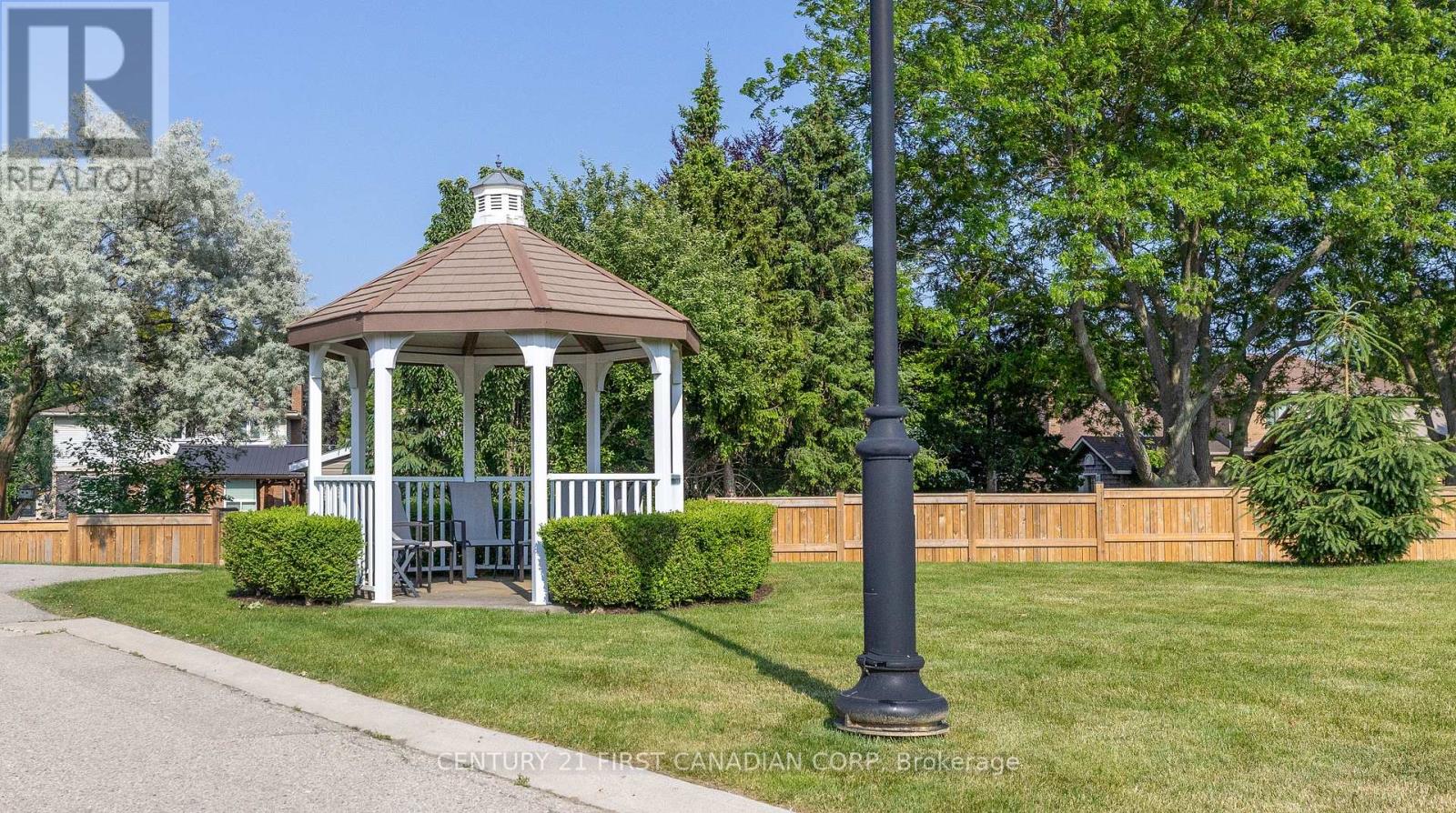 Photo 9 of 18 20 Windermere Place, St Thomas ON