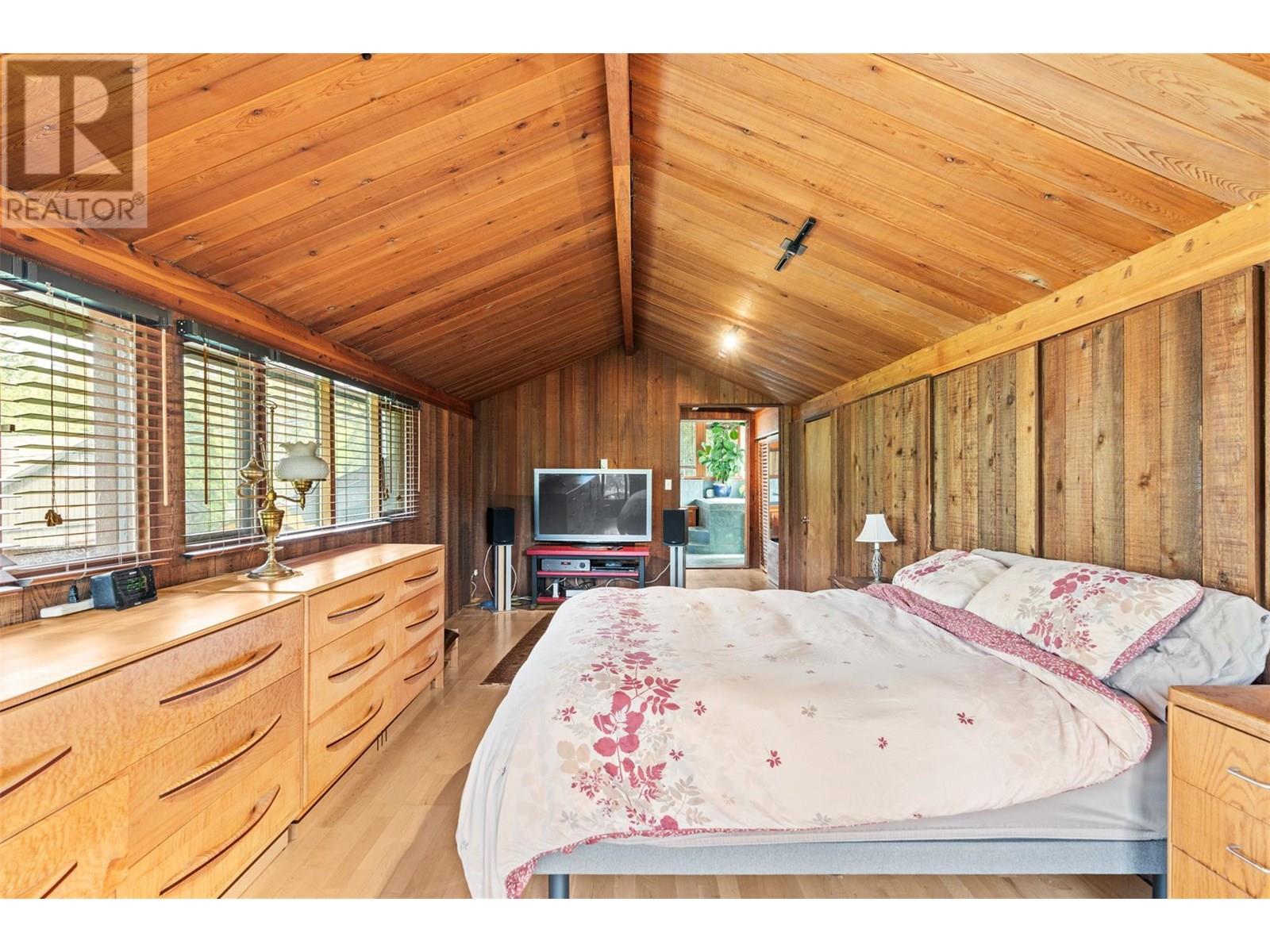 4444 Hales Road, Spallumcheen