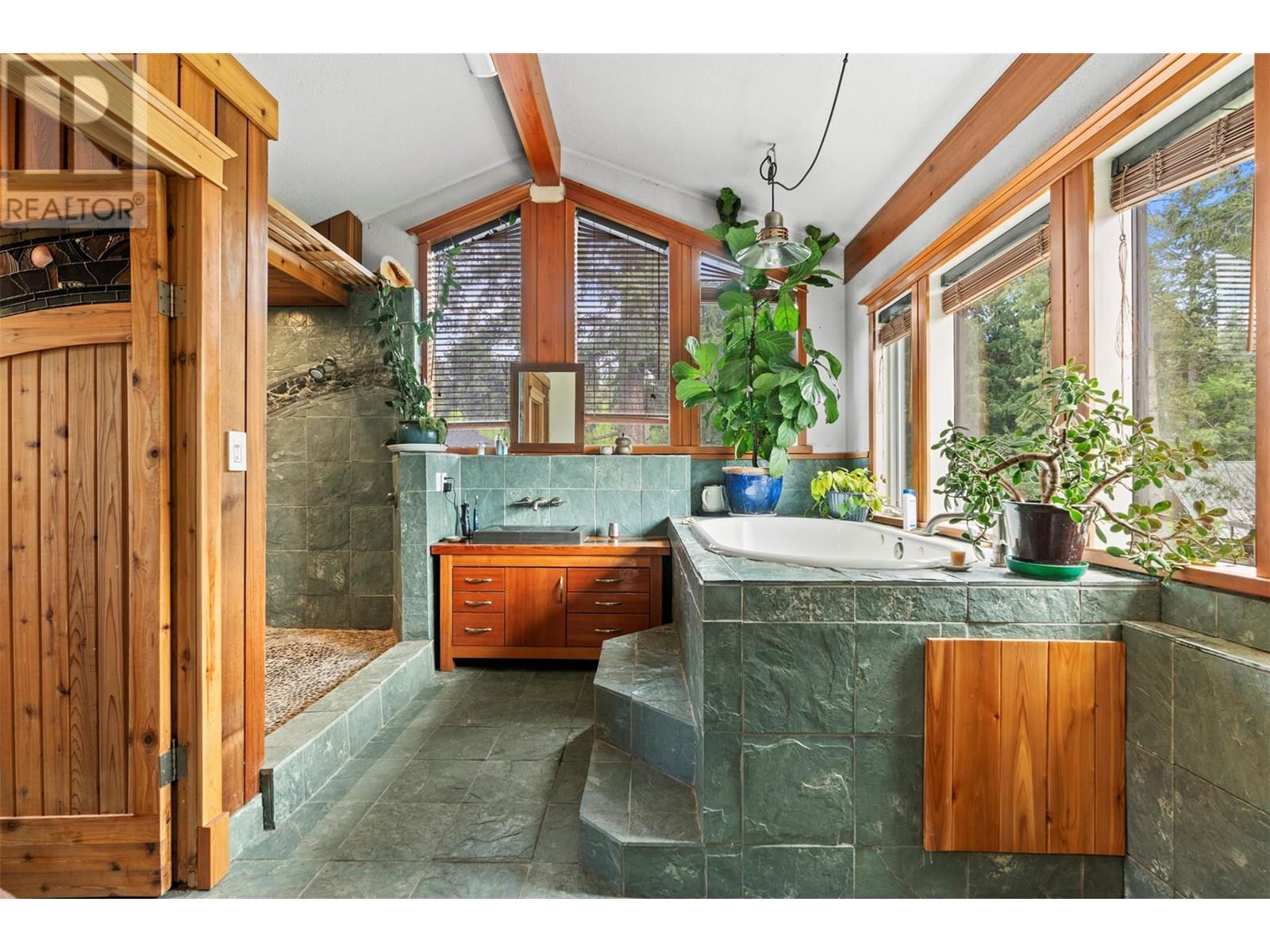 4444 Hales Road, Spallumcheen