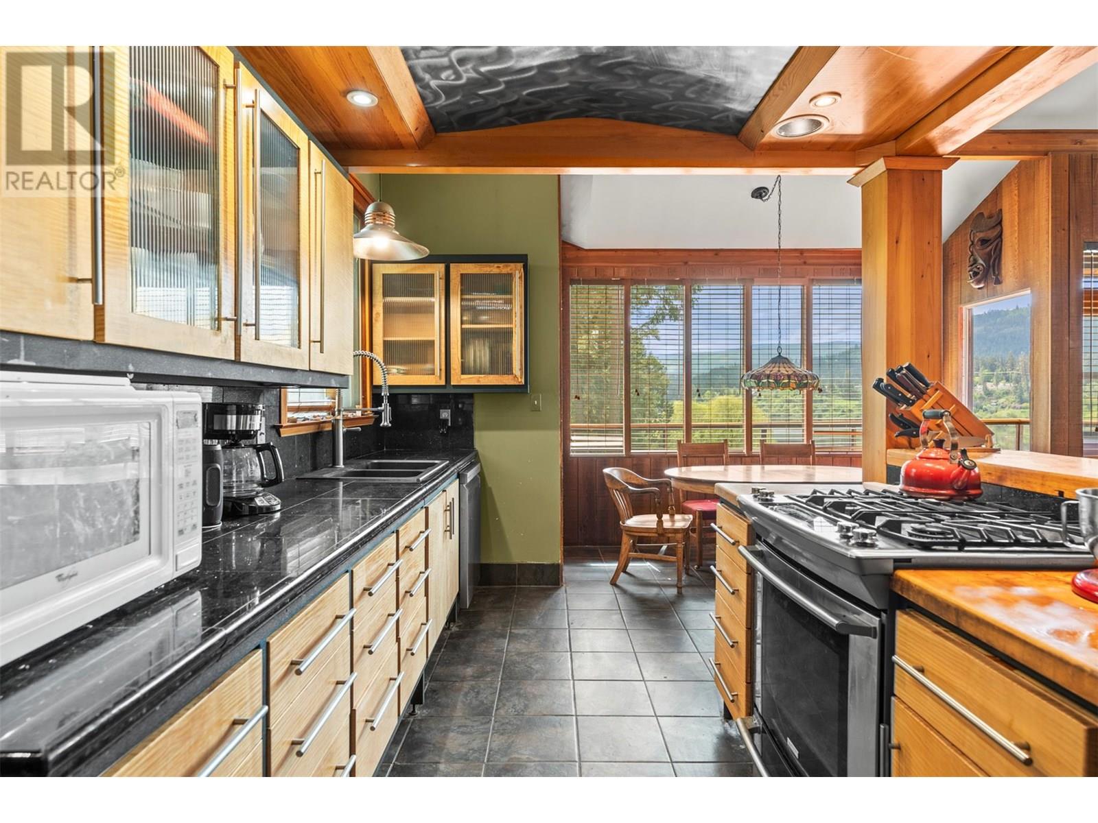 4444 Hales Road, Spallumcheen