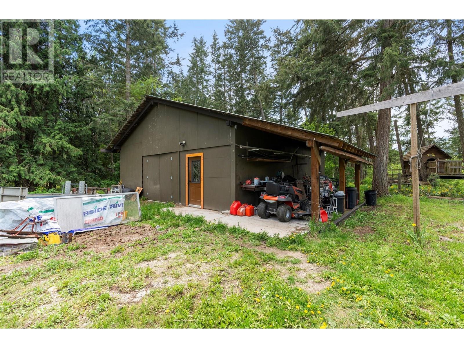 4444 Hales Road, Spallumcheen