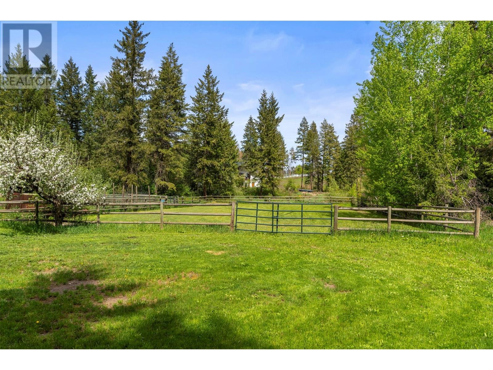 4444 Hales Road, Spallumcheen