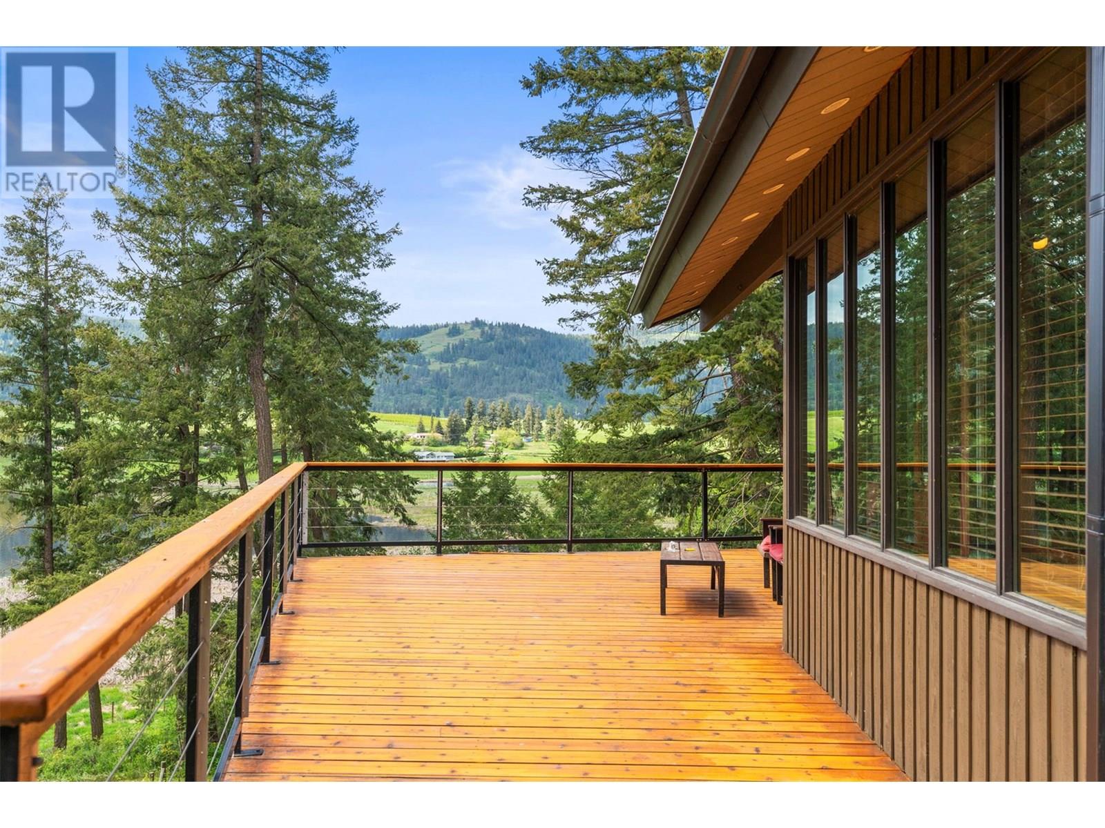 4444 Hales Road, Spallumcheen