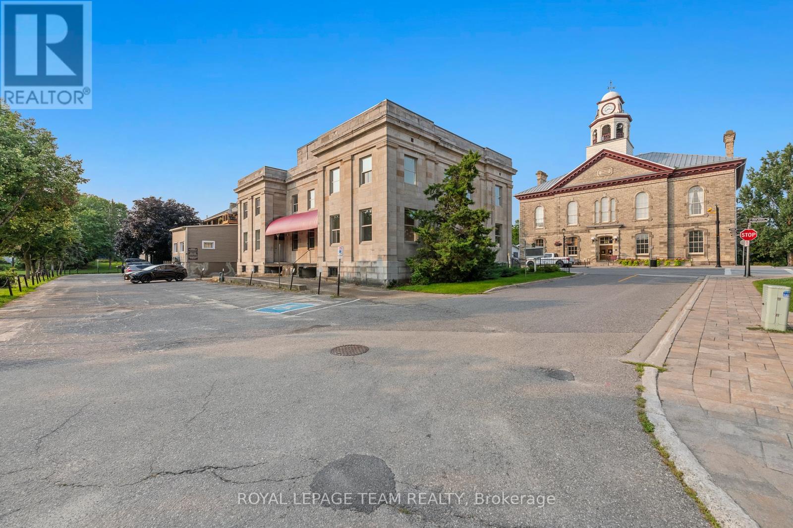 Photo 6 of 81 Gore Street E, Perth ON