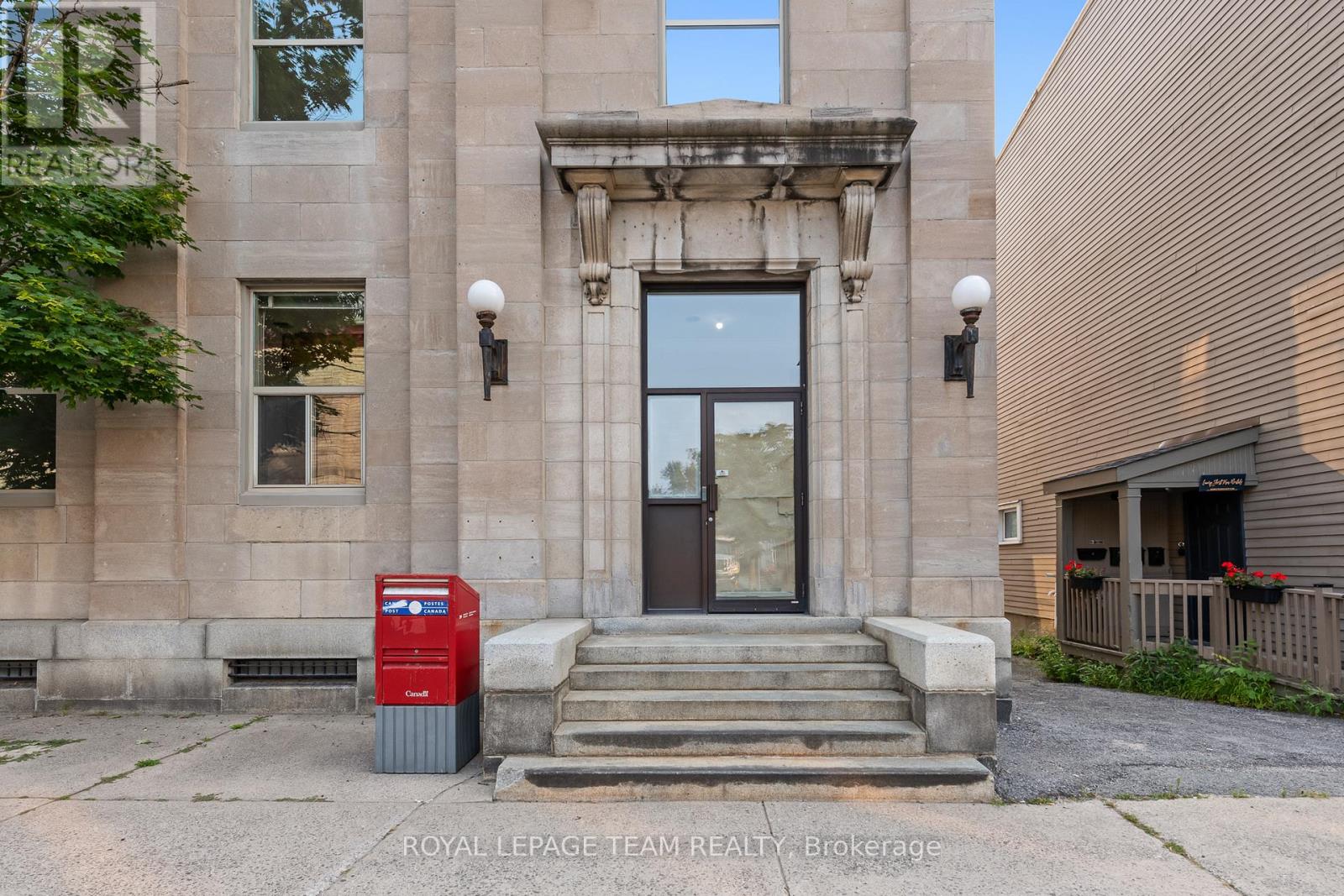 Photo 35 of 81 Gore Street E, Perth ON