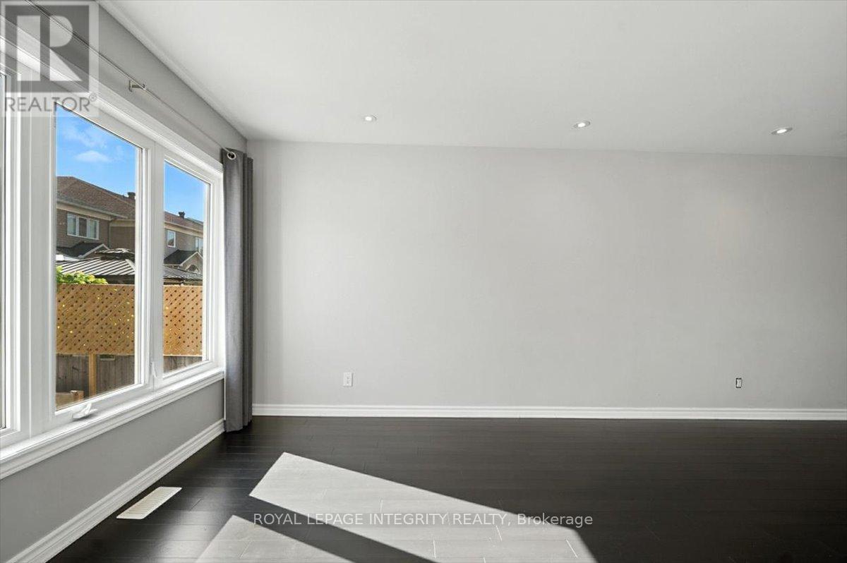 Photo 15 of 748 Morningstar Way, Ottawa ON