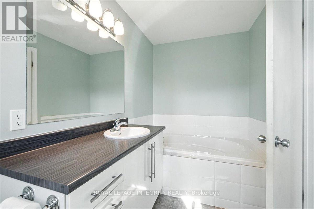 Photo 3 of 748 Morningstar Way, Ottawa ON