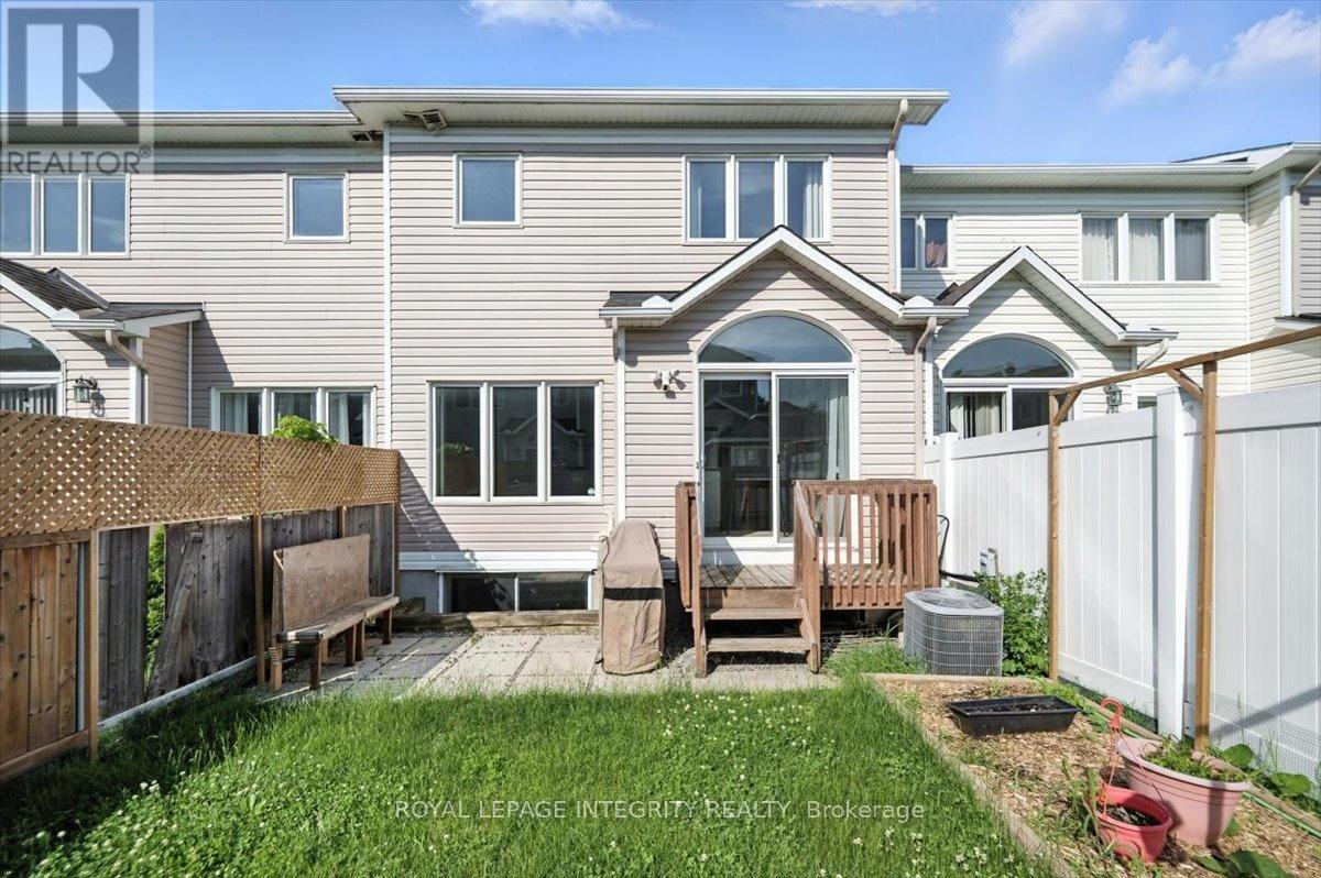 Photo 13 of 748 Morningstar Way, Ottawa ON