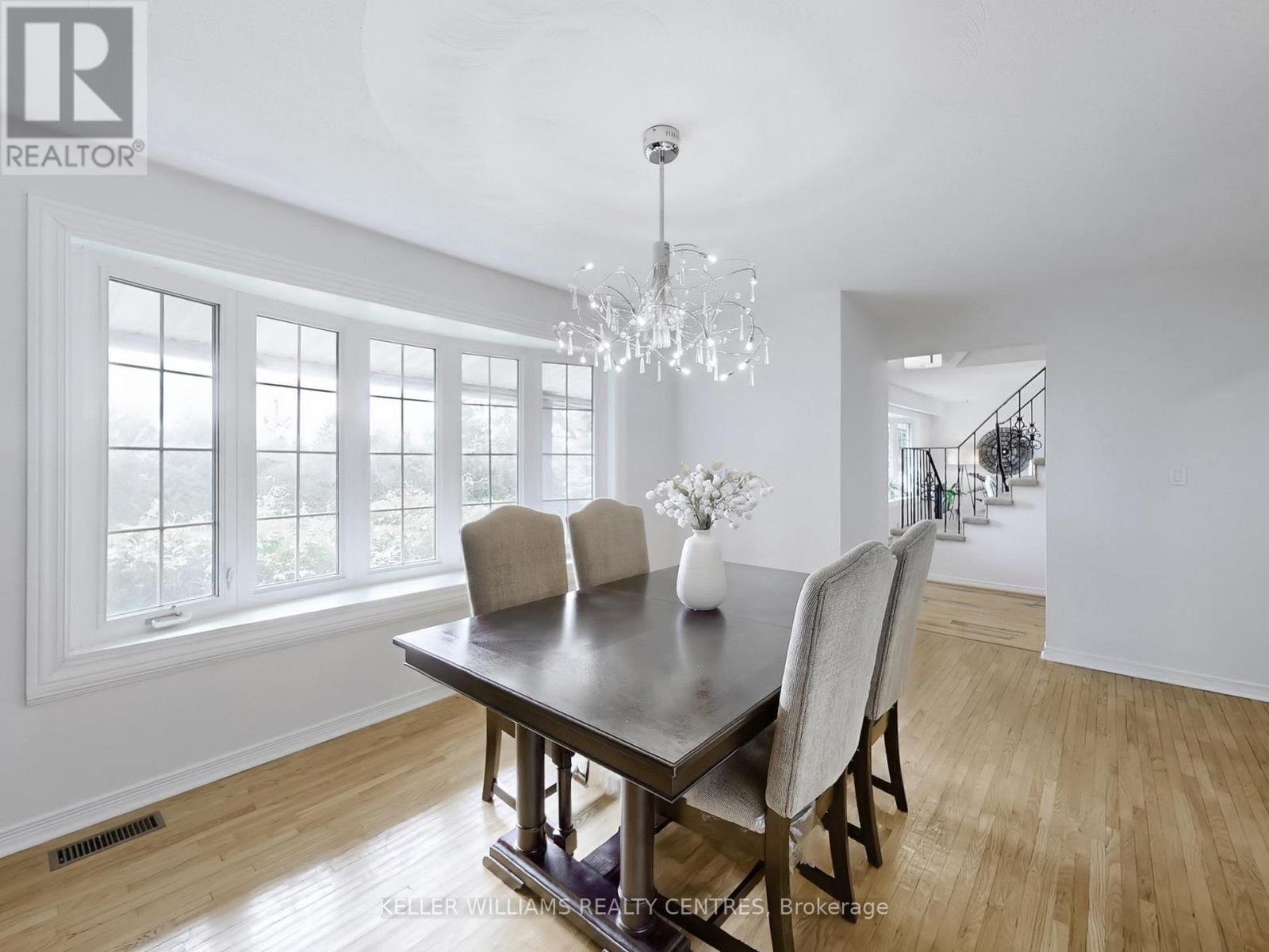 Photo 10 of 31 Henry Street, Georgina ON