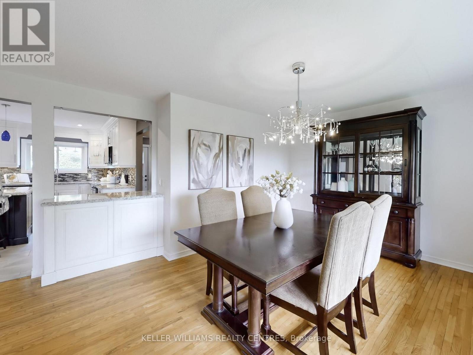Photo 11 of 31 Henry Street, Georgina ON