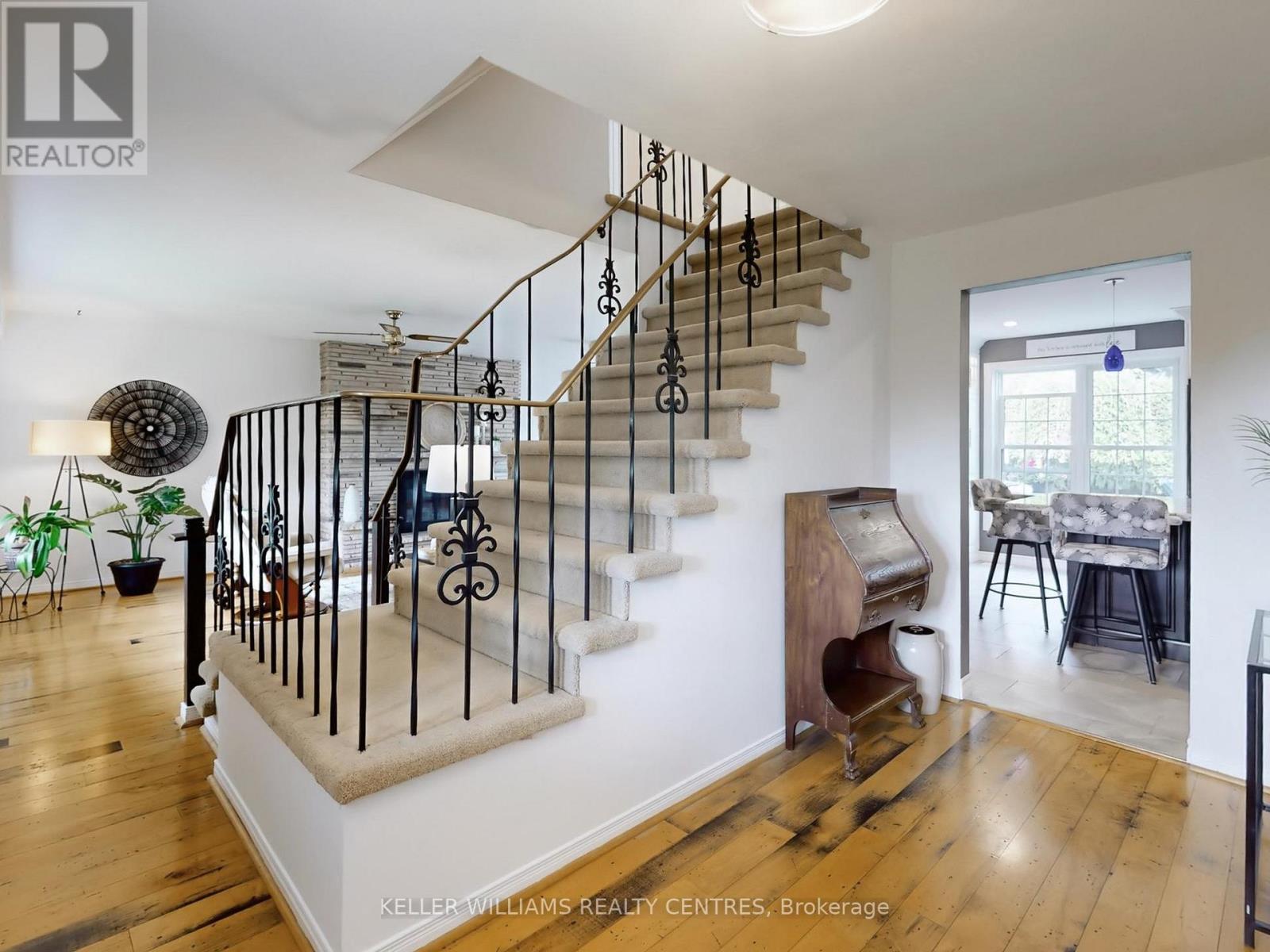 Photo 17 of 31 Henry Street, Georgina ON