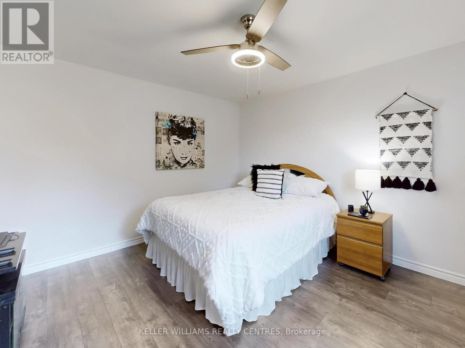Photo 23 of 31 Henry Street, Georgina ON