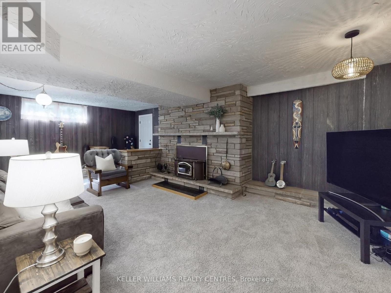 Photo 29 of 31 Henry Street, Georgina ON